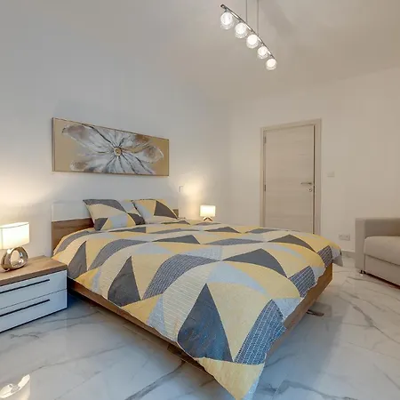 Splendid 2Br Apartment In Central St Julians Saint Julian's Exterior photo